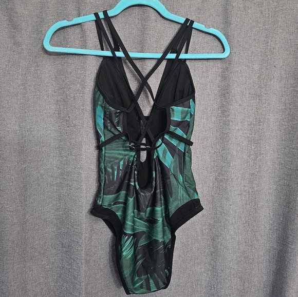 Davi & Dani Strappy One piece Leaf Swimsuit Green Black - Picture 3 of 5